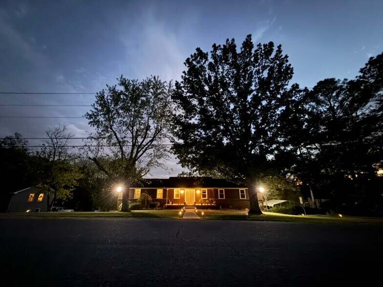 Building Photo - 214 Rosehill Dr