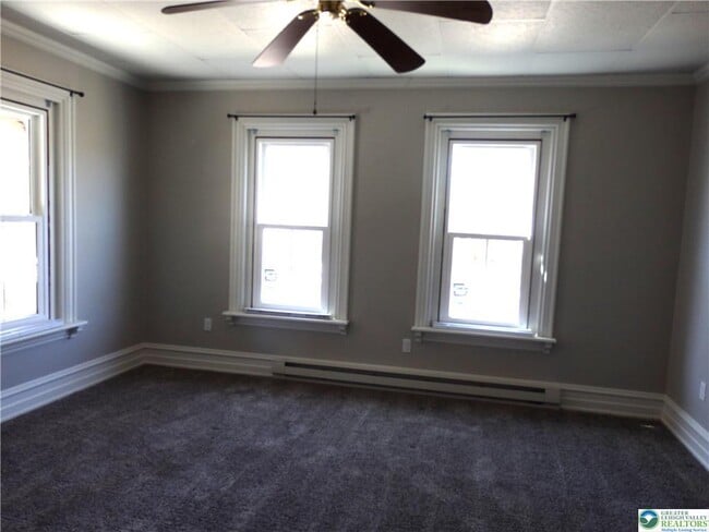 Building Photo - 33 N Hellertown Ave