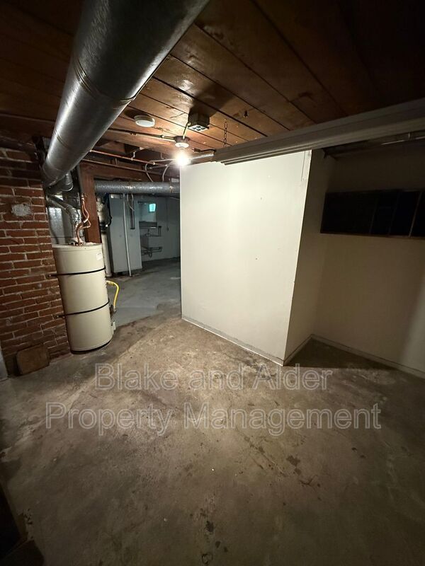 Building Photo - 2825 NE 27th Ave
