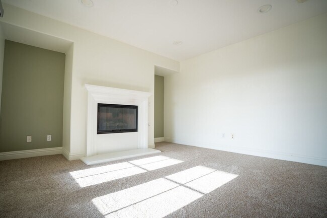 Building Photo - Exceptional estate Located In the highly desirable College Park Community.