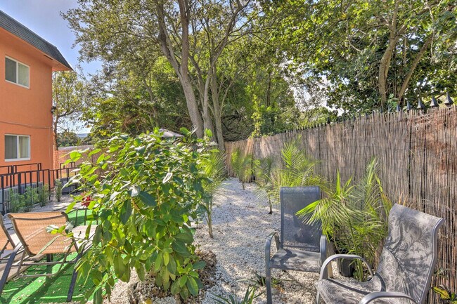 Building Photo - 441 NW 7th Terrace