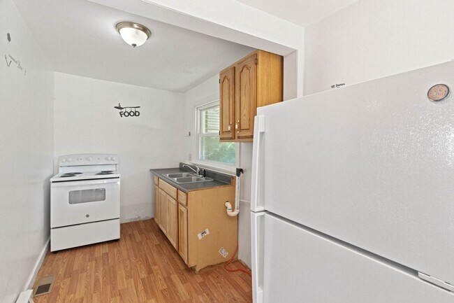 Building Photo - 516 N Center St