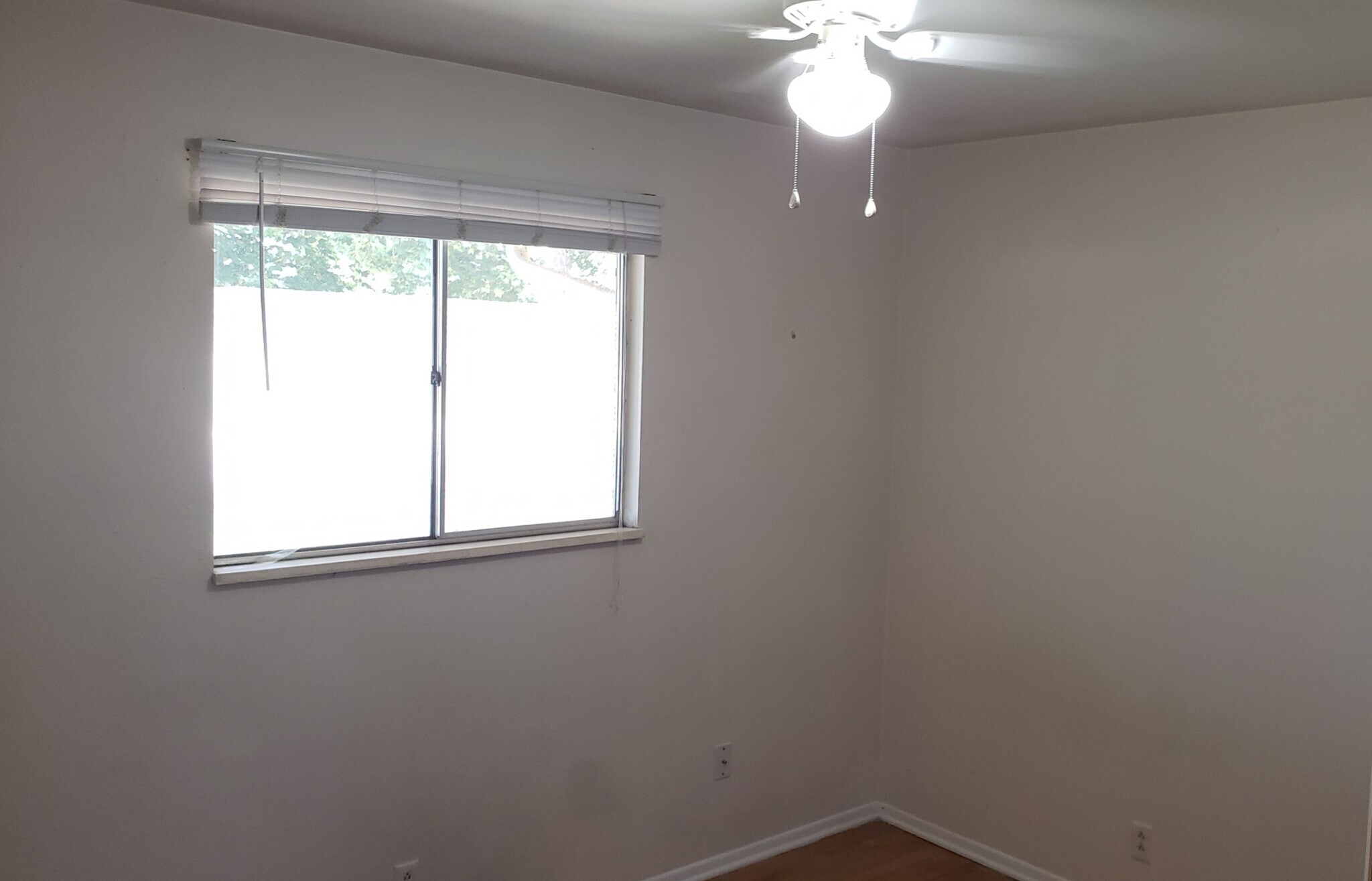 Building Photo - 1400 Brentwood Dr