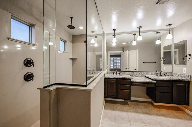 Building Photo - COMING SOON! Great Location!Stunning 6-bedroom Plus 7, 4.5-bathroom home located in Chandler