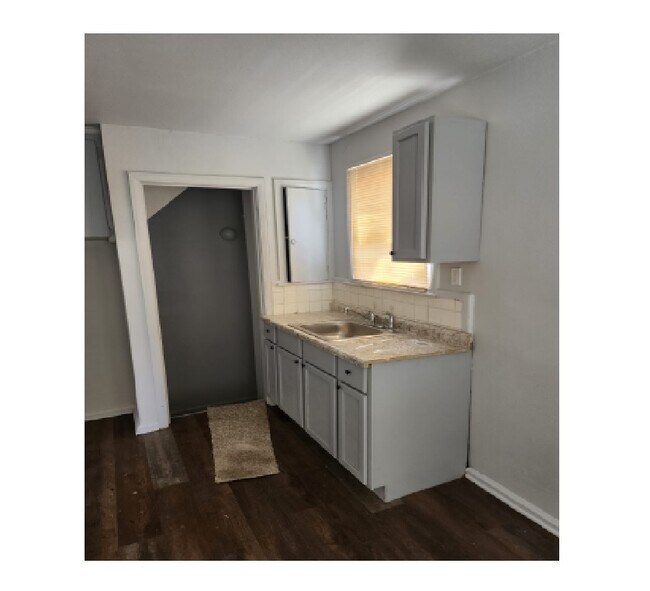 Building Photo - 19934 Rosemont Ave