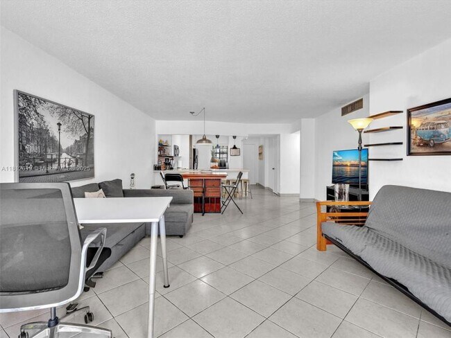 Building Photo - 2 bedroom in North Miami Beach FL 33179