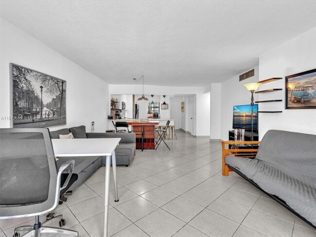 Building Photo - 2 bedroom in North Miami FL 33179