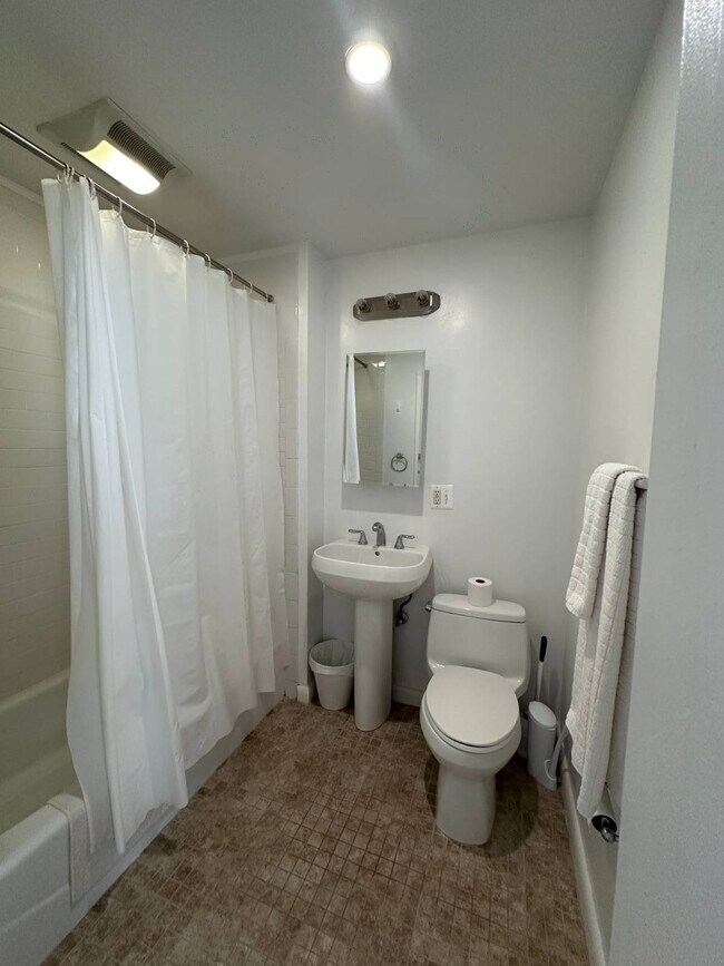 Building Photo - 293 Van Brunt St