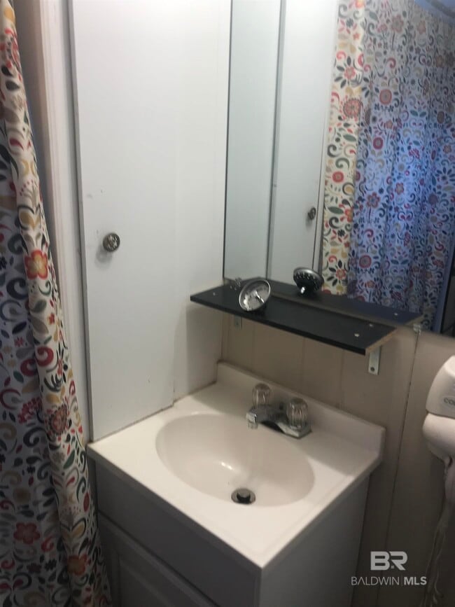 Building Photo - 20370 US-90