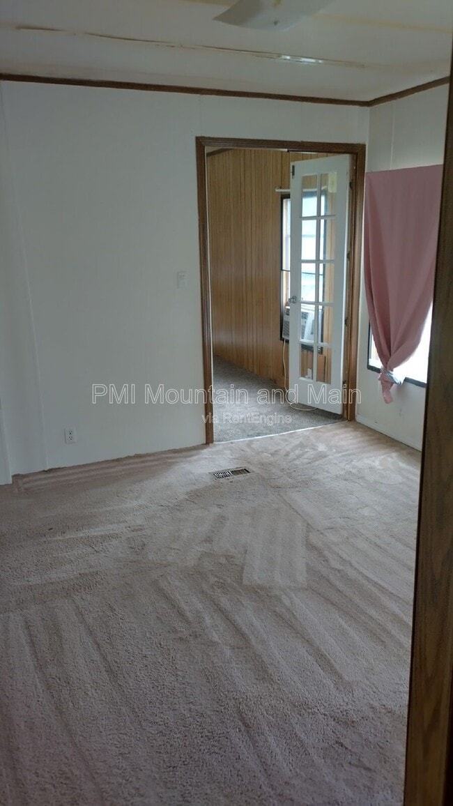 Building Photo - 8 Shuckers Ln