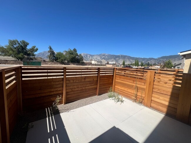 Building Photo - Modern! 3/2.5/2 Townhome in Minden
