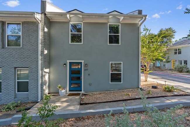Building Photo - 6211 Manor Rd