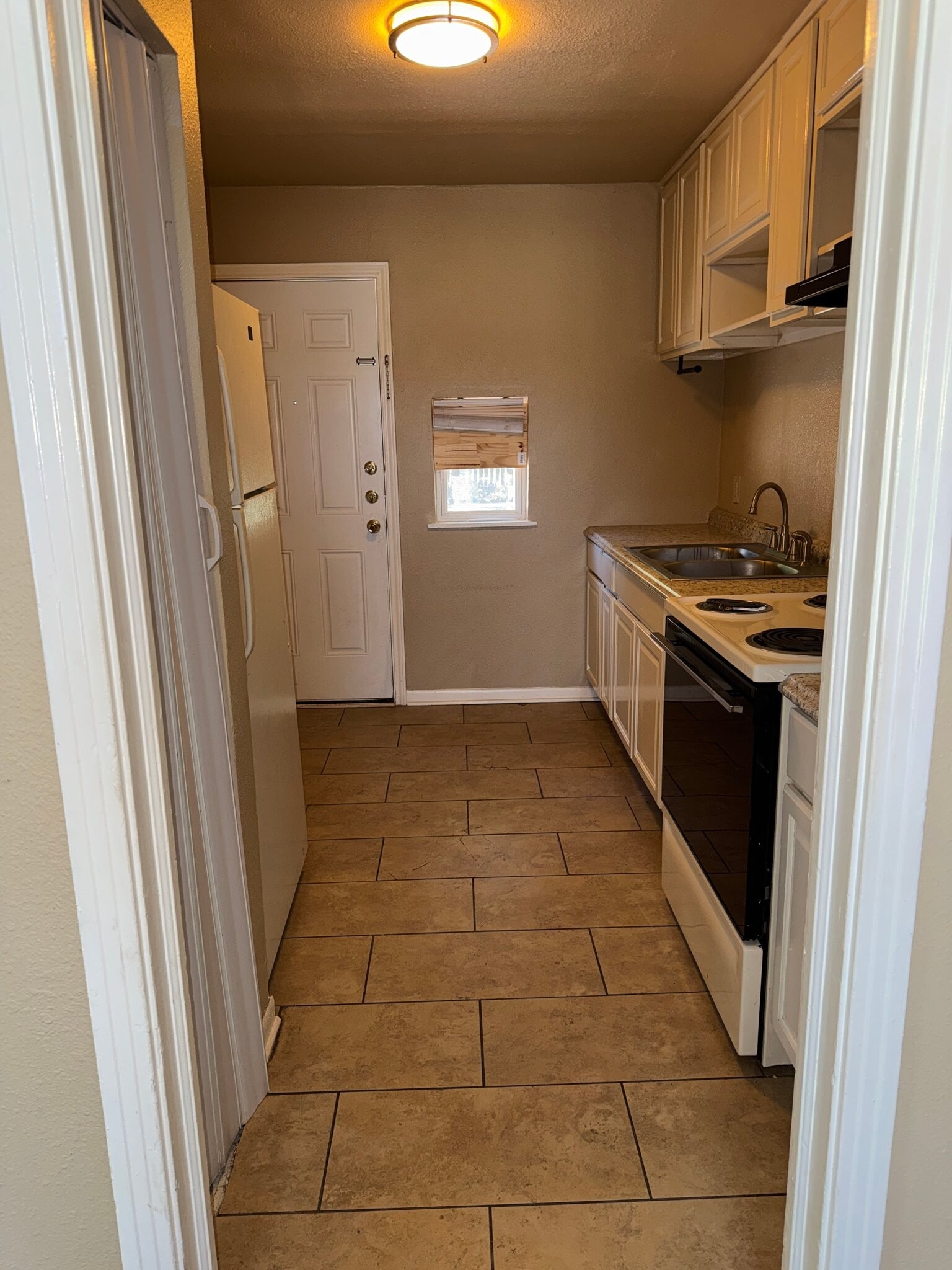 Building Photo - 245 Deerwood Dr