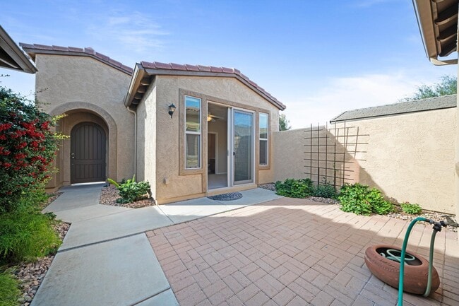 Building Photo - 13042 W Pinnacle Vista Dr