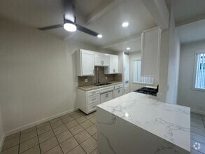 Building Photo - Remodeled 1 Bedroom Unit in Orange