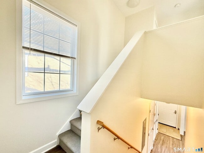 Building Photo - 17-17 Rockfield Dr