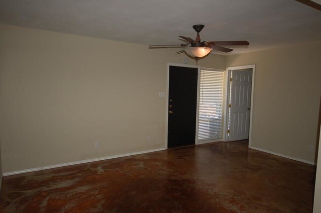 Building Photo - 607 E 43rd St