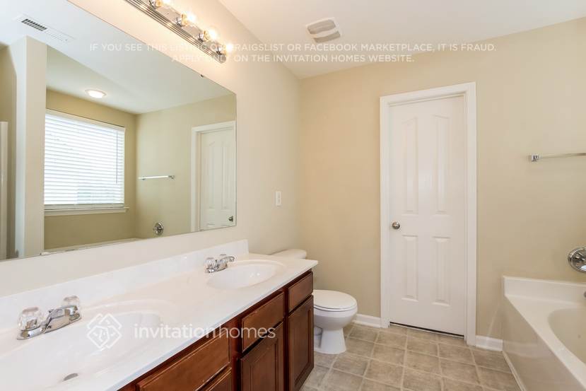 Building Photo - 16411 Austringer Pl