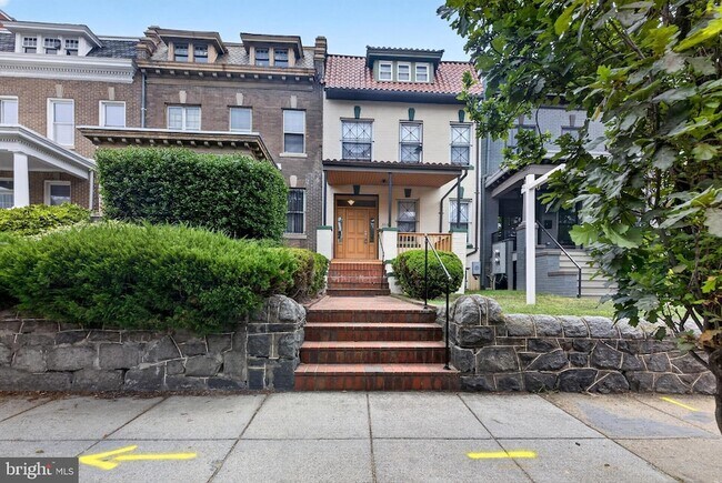 Building Photo - 3015 13th St NW