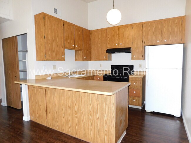 Building Photo - Spacious 2bd/2ba Foothill Farms Duplex with 2 Car Garage