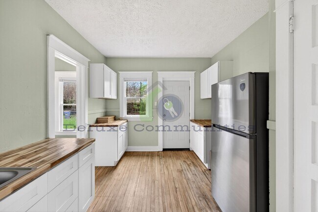 Building Photo - REMODELED 2 BEDROOM!! Move in Ready- Close to Cherry Hill