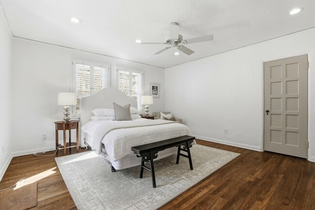 Building Photo - 566 E Crescent Dr