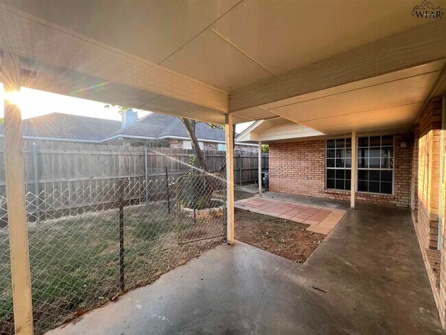 Building Photo - 2421 Missile Rd