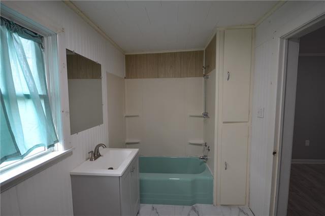 Building Photo - 118 Easy St