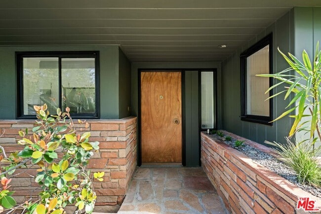 Building Photo - 1027 Acanto Pl