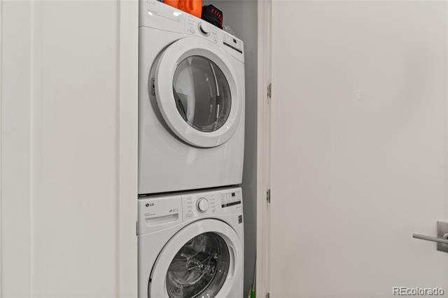 Building Photo - 1735 Central St