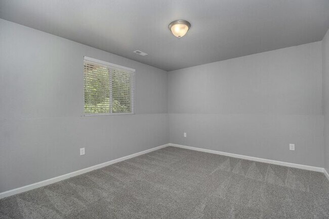 Building Photo - 5659 Claremount St