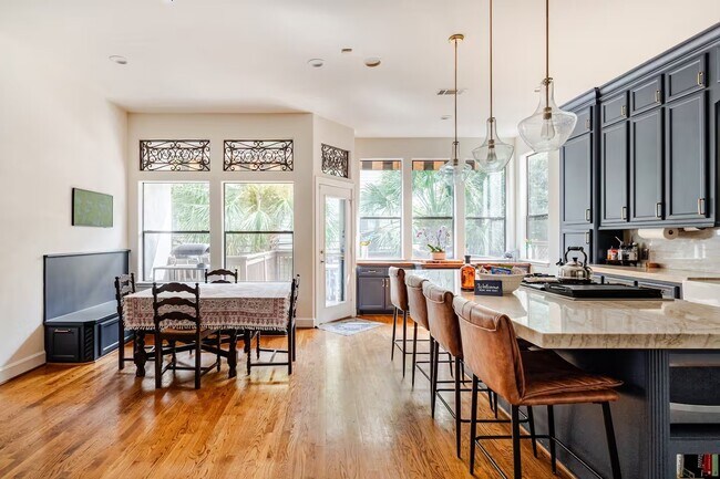 Building Photo - 6515 Minola St