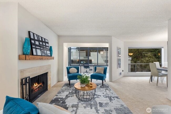 Building Photo - 3 Bedroom 2 Bathroom Plus Parking