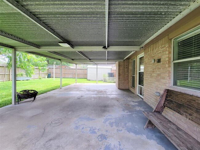 Building Photo - 5607 Country Green St