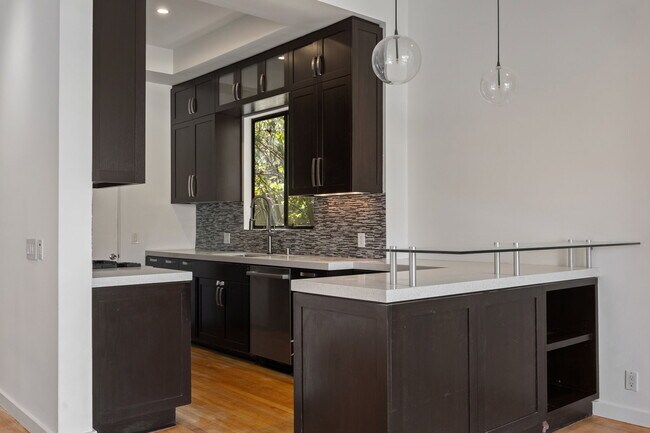 Building Photo - 2409 Strongs Dr