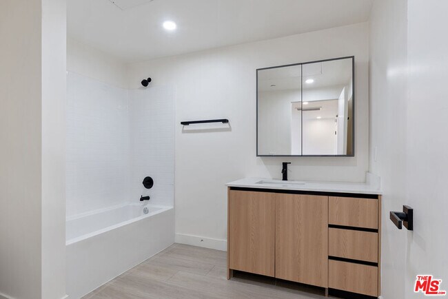 Building Photo - 1124 Normandie Ave