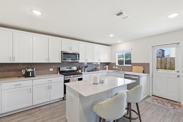 Building Photo - 16041 Pious Dr