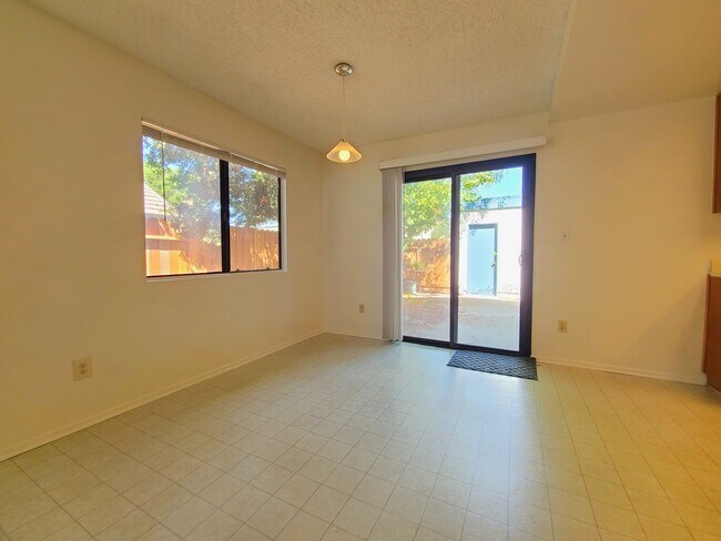 Building Photo - 10844 Pepper Way