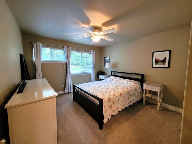 Building Photo - Beautiful Home in Desirable Geneva Neighborhood - 2700 sqft