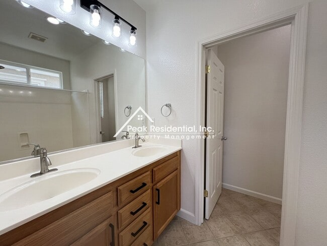 Building Photo - A Wonderful 3bd/2.5ba Natomas Home with Garage!