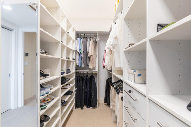 Building Photo - 20201 E Country Club Dr