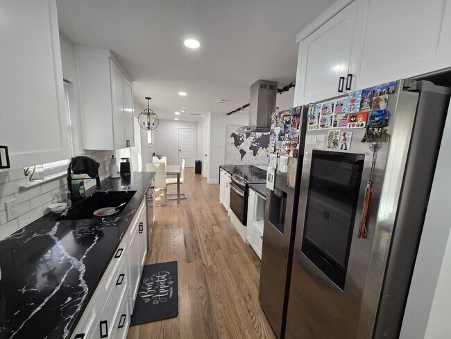 Building Photo - 5509 Edgewater Cir