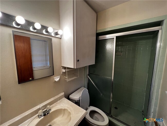 Building Photo - 1004 Hillyer St