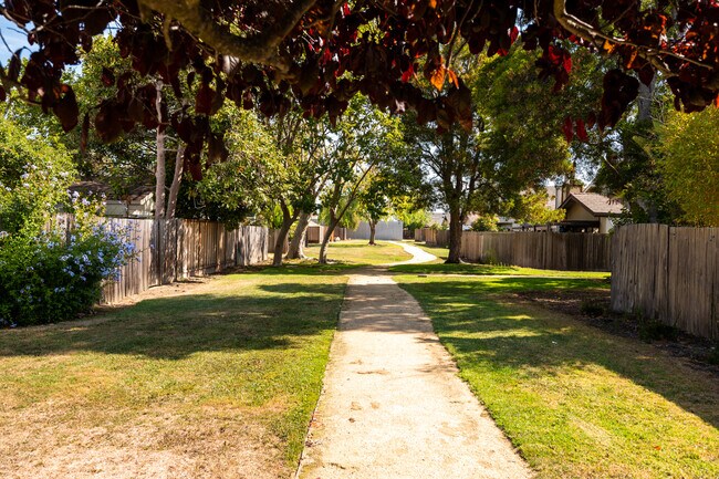 Building Photo - 1034 Shoal Dr