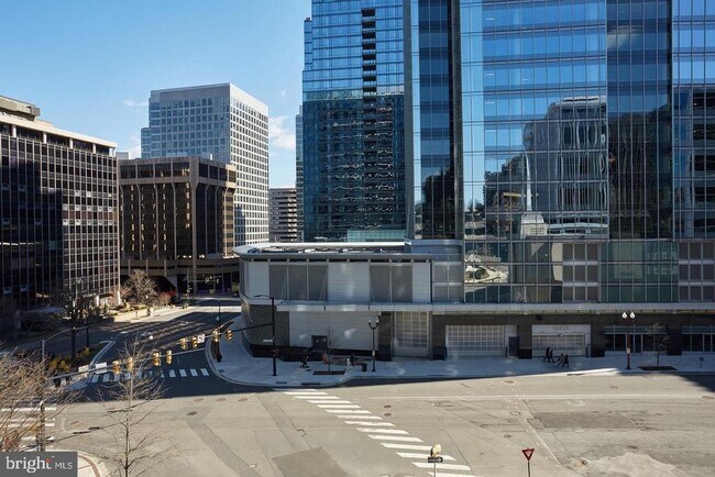 Building Photo - 1881 N Nash St