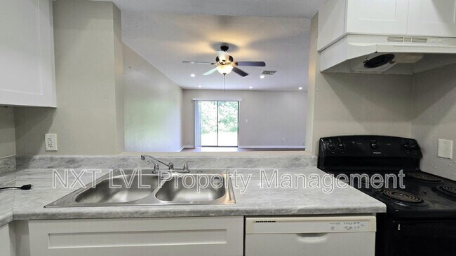 Building Photo - 3311 Skyline Blvd