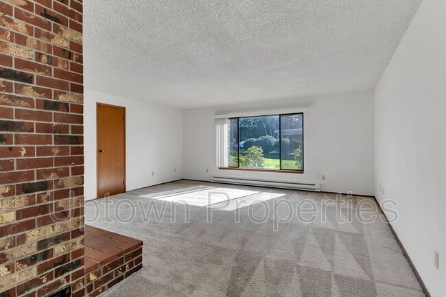 Building Photo - 5660 SW 180th Ave