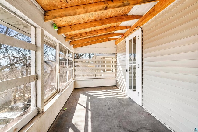 Building Photo - 2114 E 4th St