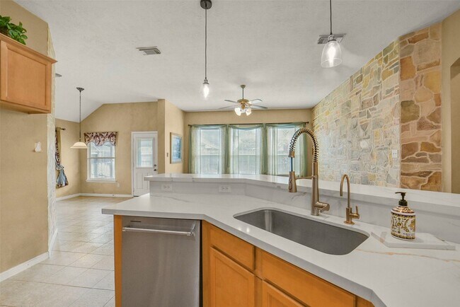 Building Photo - 18930 Magnolia Arbor Ln