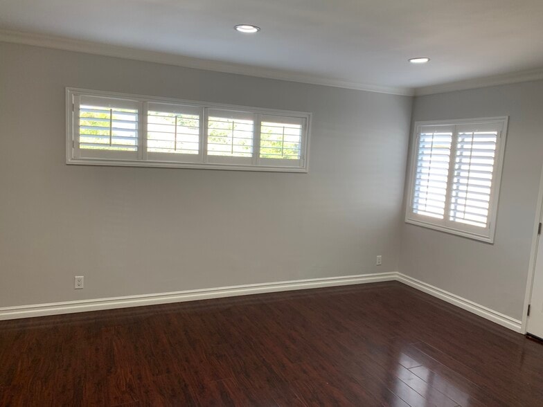 Building Photo - 7649 Orion Ave